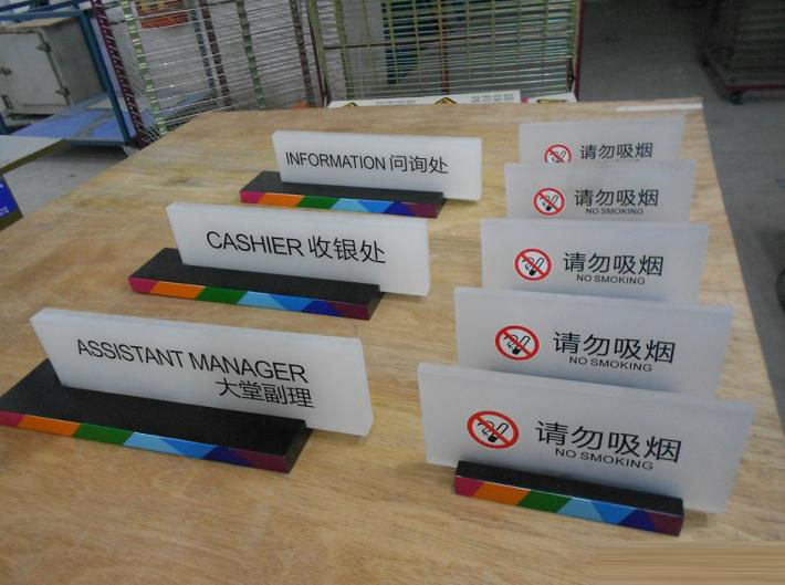 天津塘沽UV喷涂平板喷图 标牌UV喷绘平板打印