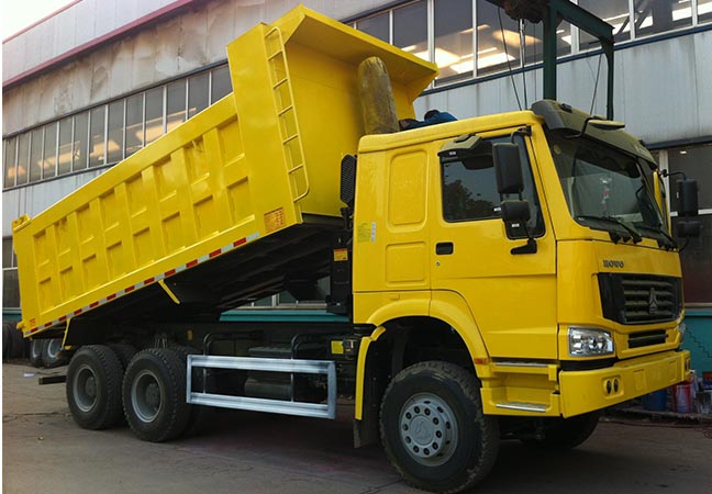中国重汽集团自卸车出口哈萨克斯坦