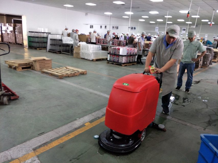 工业洗地机生产车间环氧地坪洗地机