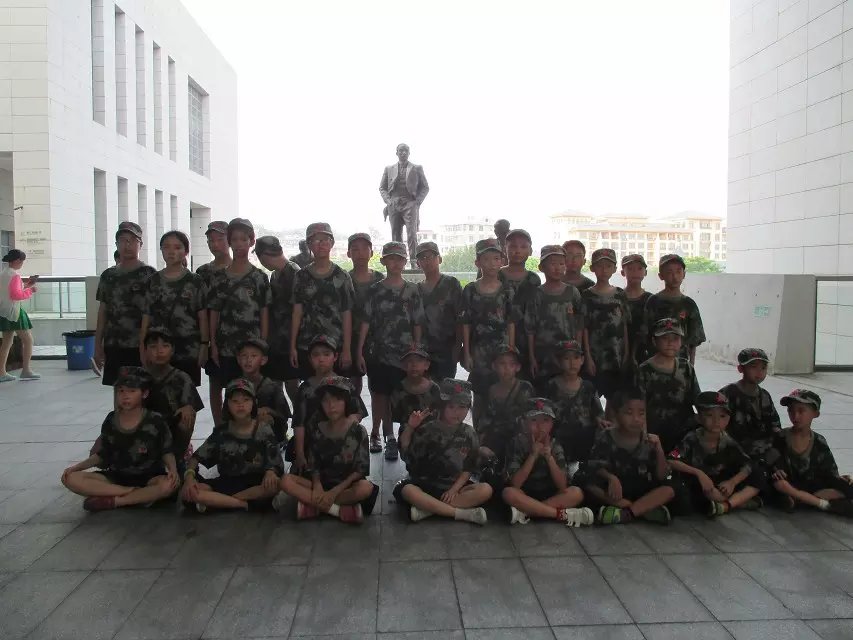 广州有孩子军训军旅夏令营