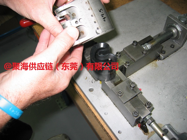 深圳报关公司妥善处理旧卡箍组装装置EXW进口运输