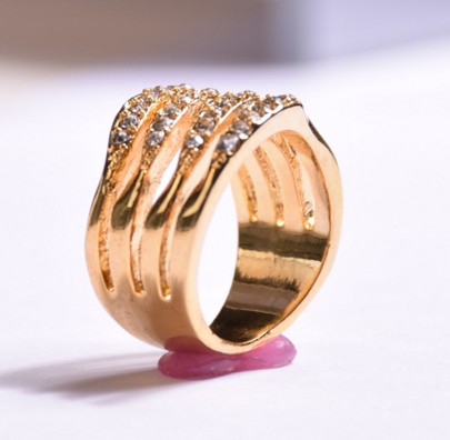 万菱广场饰品厂家戒指女钻石创意2018新款开口戒指黄金吊坠金戒指