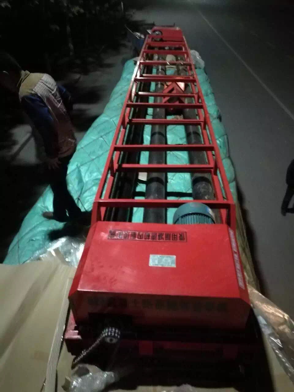 大连供应混凝土三辊轴摊铺机 10.5米蛟龙摊铺机价格