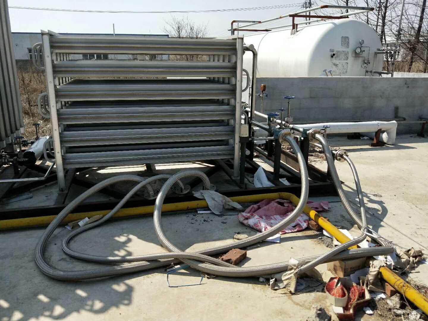 出售二手15年20立方LNG储罐 500汽化器 300卸车增压 卸车软管 调压管路都是不锈钢