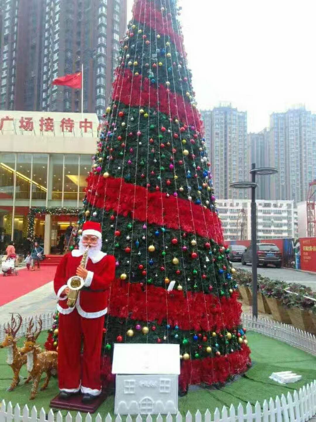 河南郑州圣诞树埃菲尔铁塔梦幻灯光节生产厂家