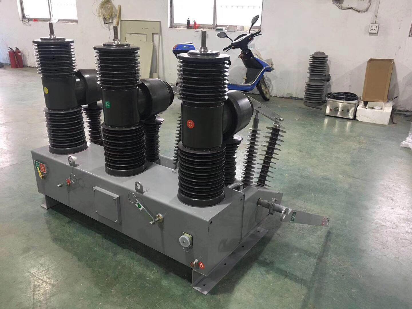 郑州ZW32-40.5小型化通用高压真空断路器