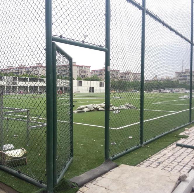 学校围栏网 球场围网**网 自家安装施工队伍 大量现货球场防护网