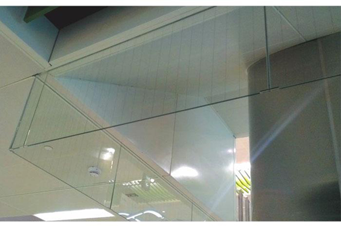 玻璃挡烟垂壁专业供货商，新式的玻璃挡烟垂壁