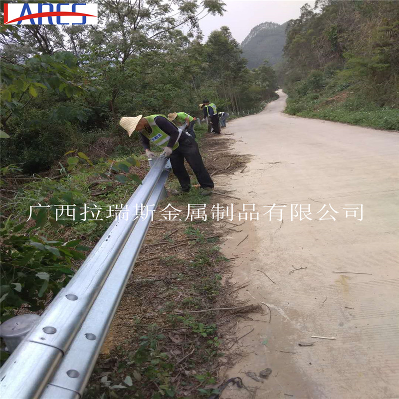 深圳市波形护栏板、高速公路防撞栏、高速防护栏厂家批发