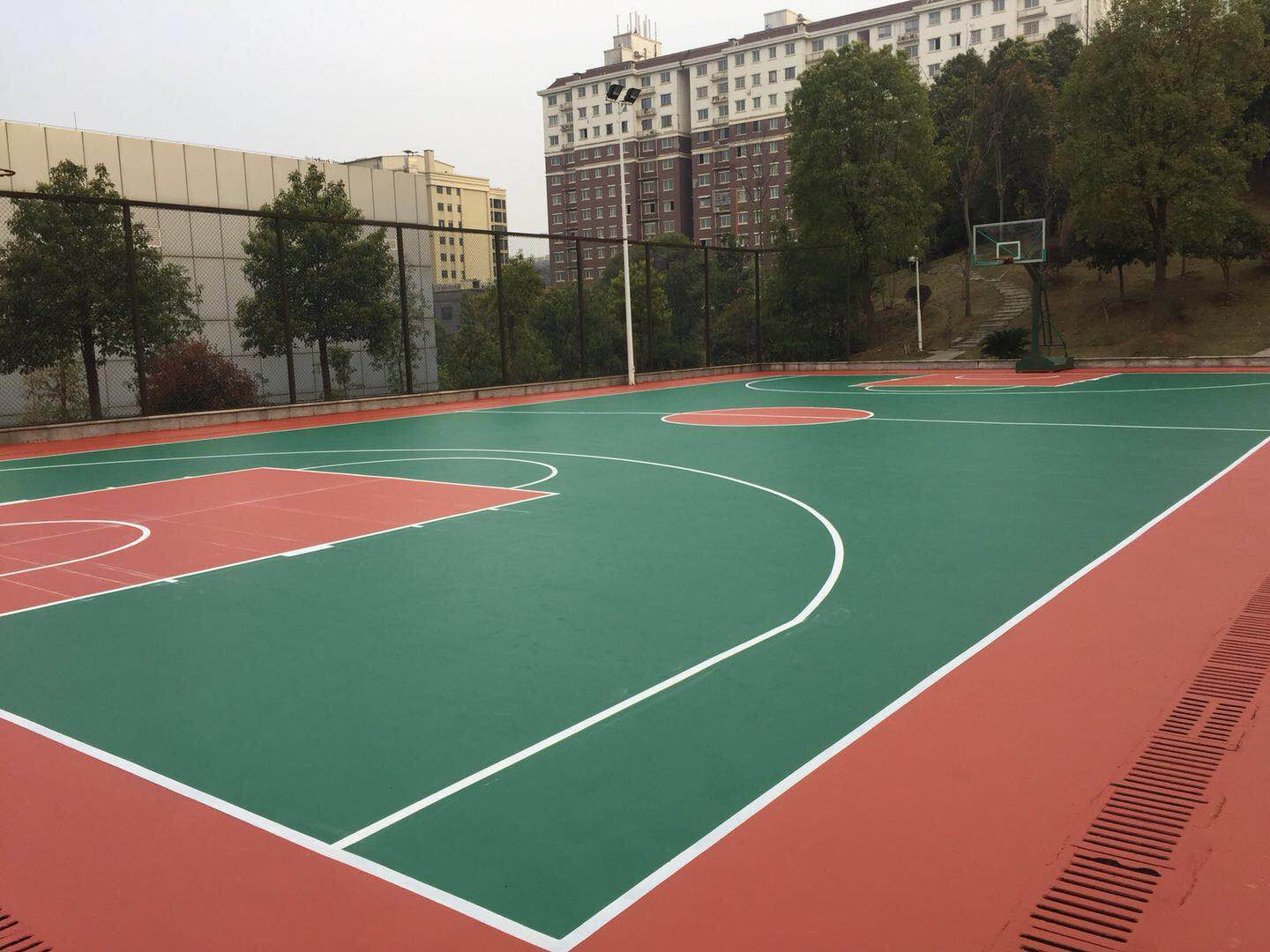 南宁学校夏季篮球场施工建设 康奇体育包工包料