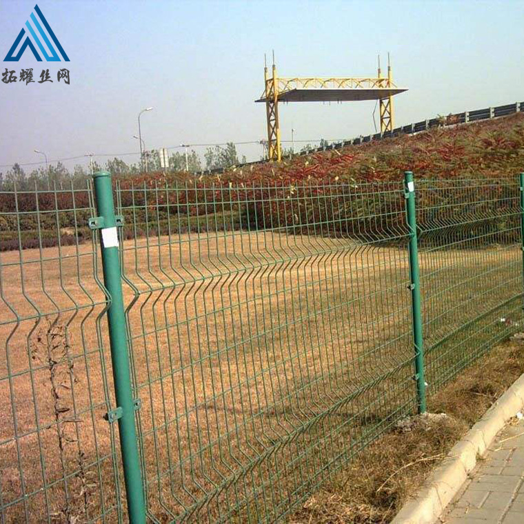 高速公路护栏隔离围网_机场防护围栏网