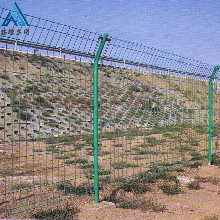 道路绿化隔离护栏网_鱼塘围栏网_围墙护栏