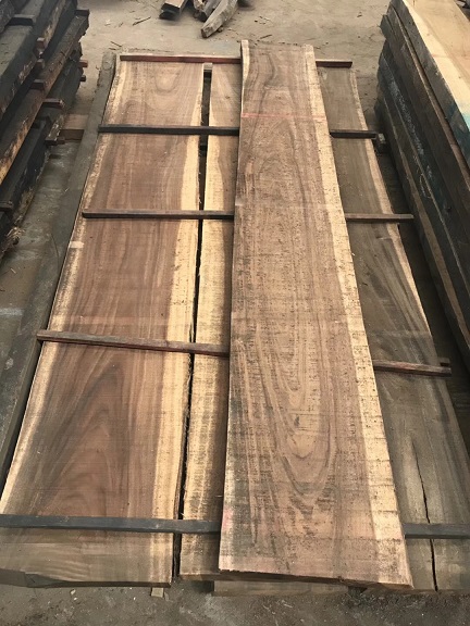 如何区分琥珀木板材与南美黑胡桃