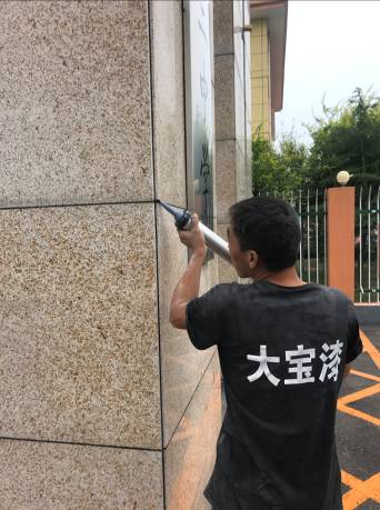 从事 上海玻璃、石材幕墙安全性检测单位 为保行人安全 定期幕墙检测很重要