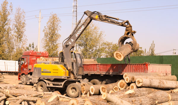 宝鼎轮式挖掘机助力新疆市场开发