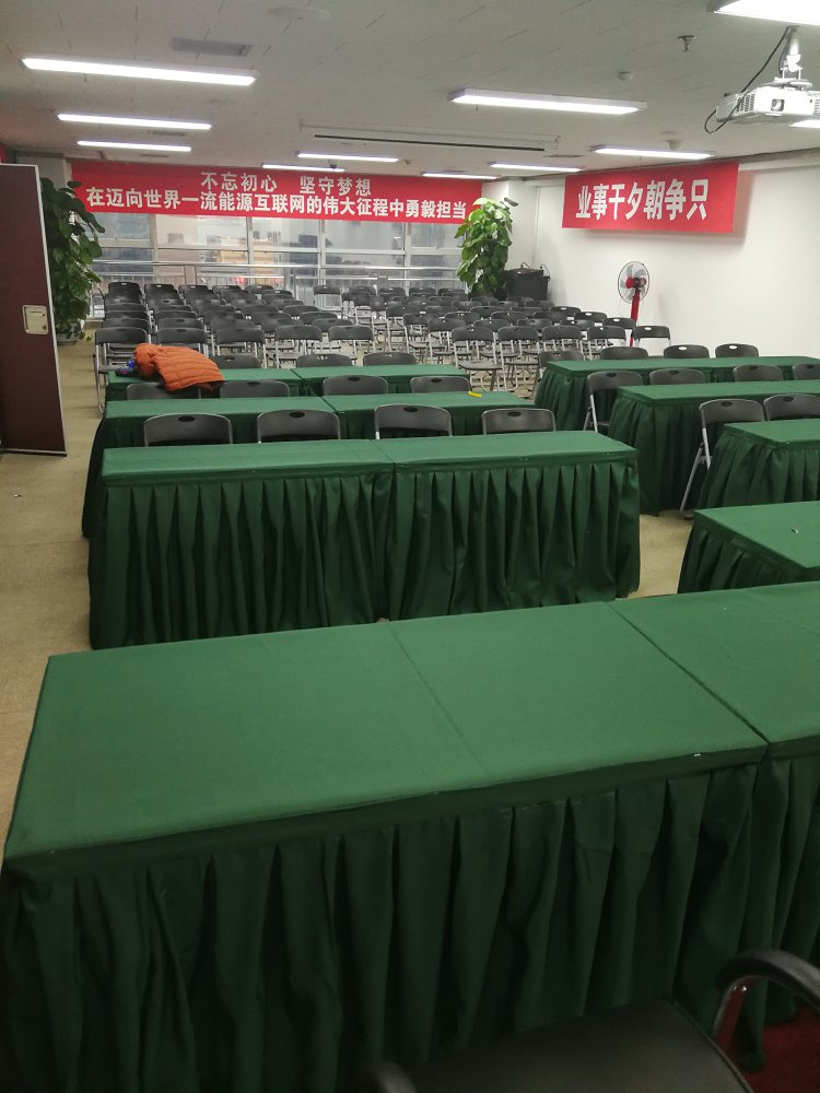 北京桌椅租赁 长条桌出租 桌布桌裙出租价格