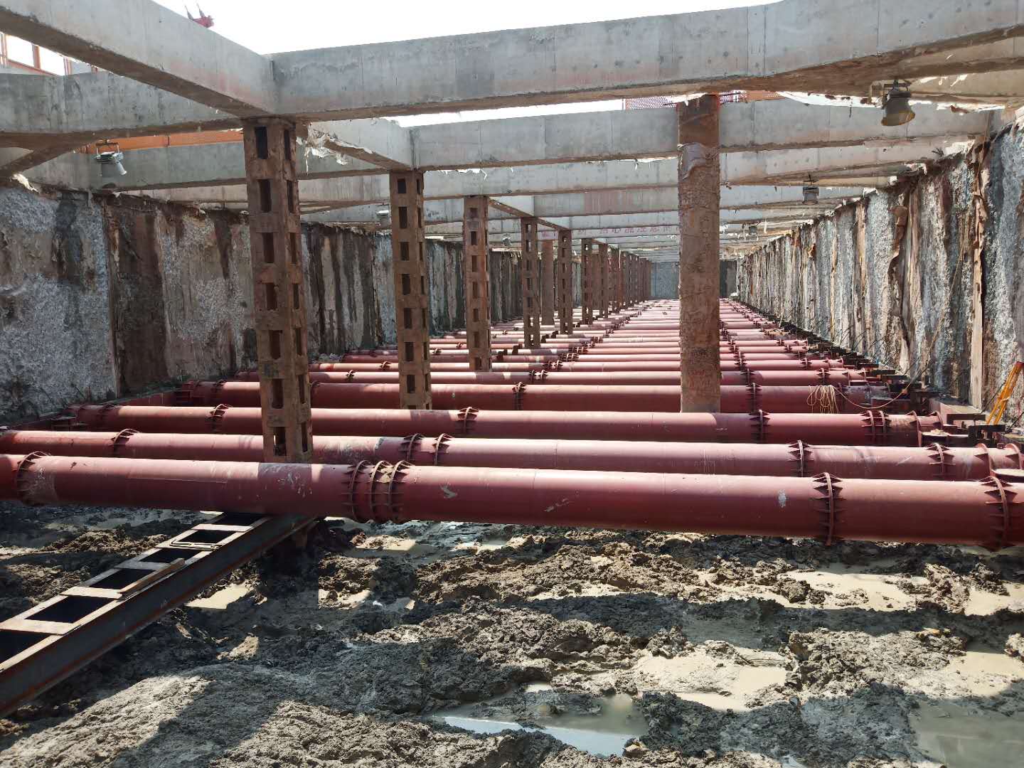 深圳某净水厂提标扩容工程澄清池基坑支护609钢支撑施工