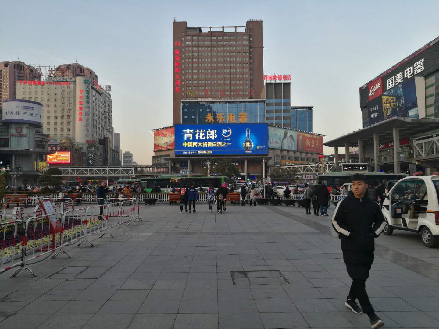 郑州二七广场商圈LED大屏显示屏广告
