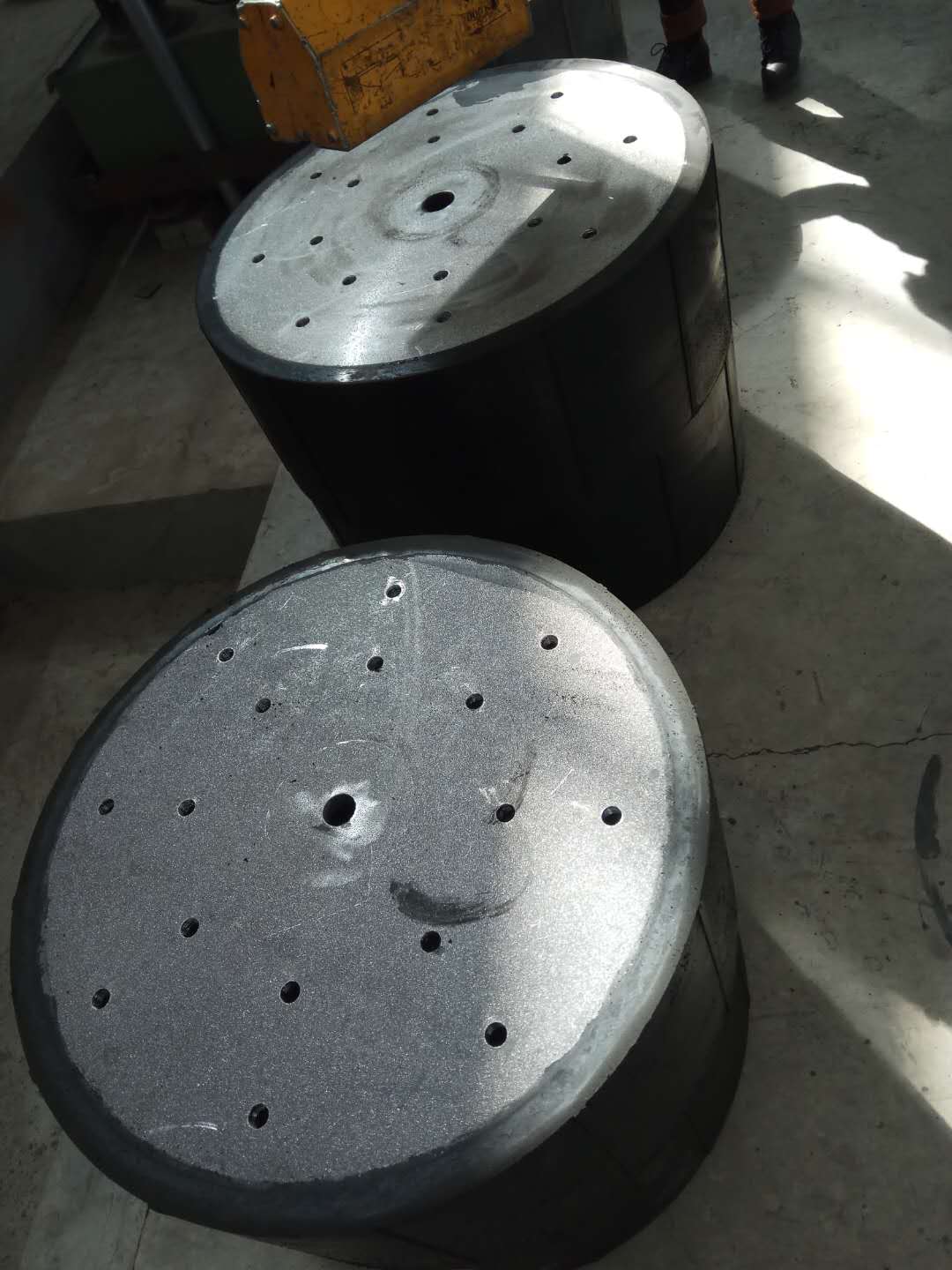 隔震橡胶支座可以选择衡水磐泰专业研究生产隔震橡胶支座生产厂家