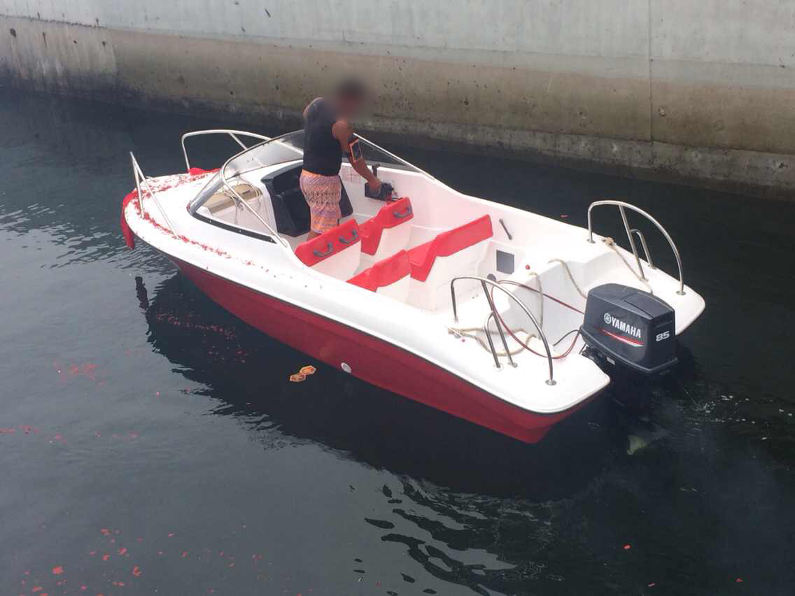 青岛渔尚5.5米6人用玻璃钢游艇