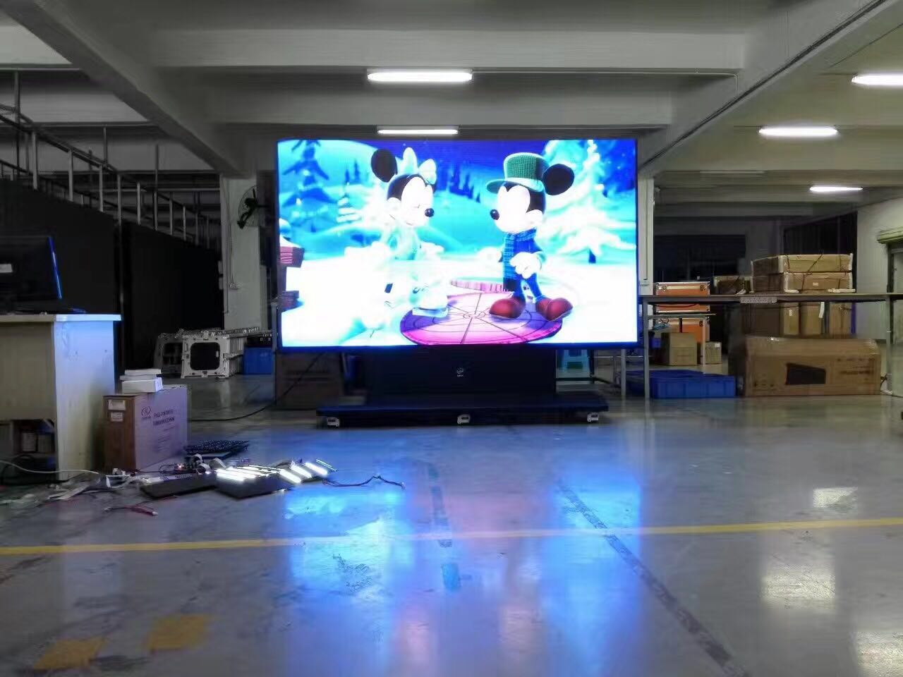 深圳卡乐弗显示科技--新型LED电视屏