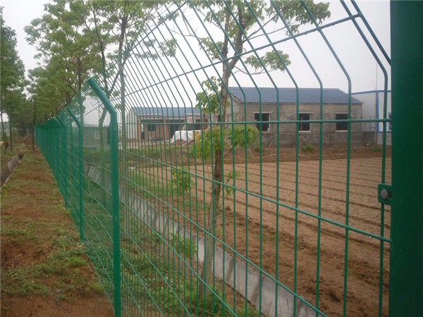 pvc塑钢护栏/草坪护栏厂家