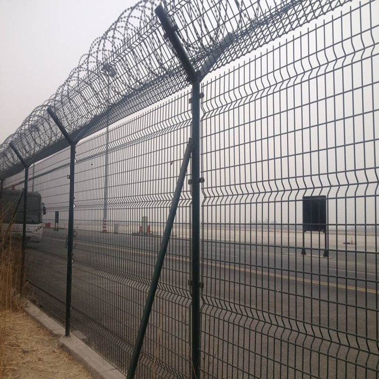 朋英 厂家供应 机场防御护栏网 浸塑低碳钢丝防护网
