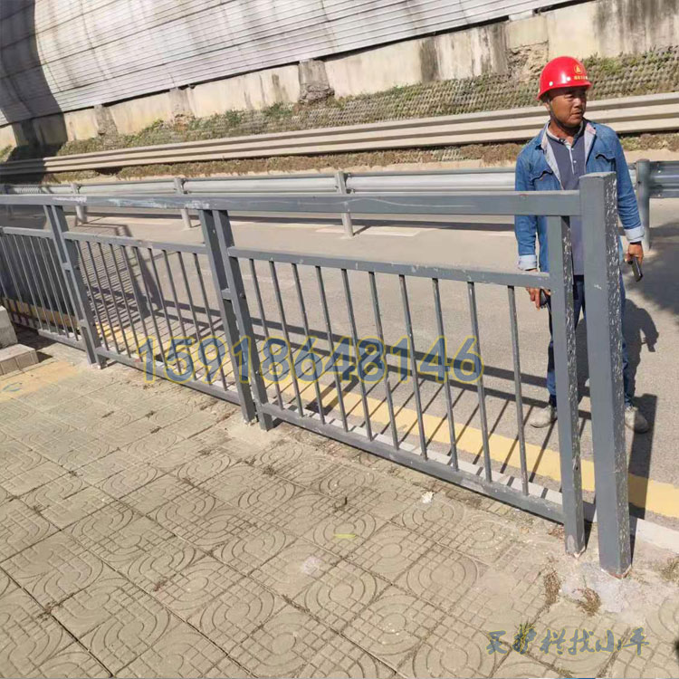 珠海服务区栅栏定做 防攀爬锌钢围墙护栏 惠州工厂隔离栅厂家批发