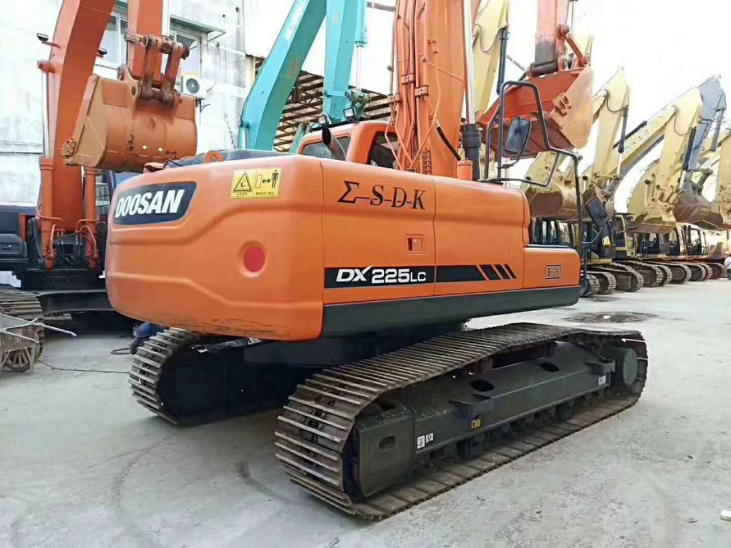 江苏供应斗山DX225二手挖掘机出售全国包送