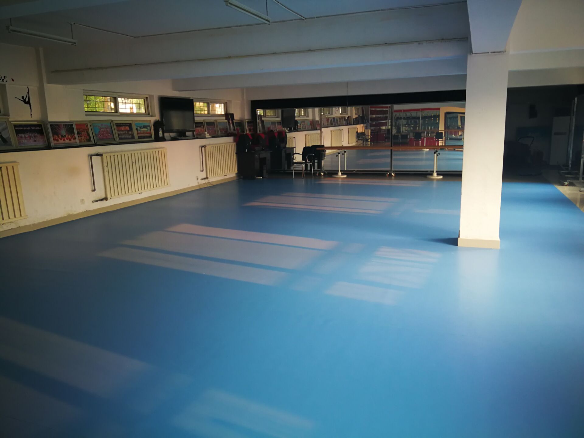 天津学校舞蹈教室地胶 幼儿园悬浮拼装地板施工