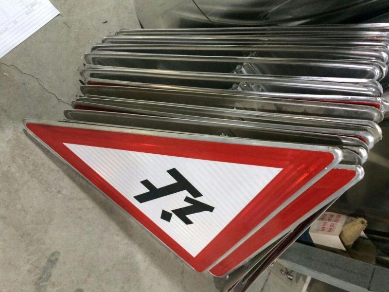 河南专业制造道路标志杆