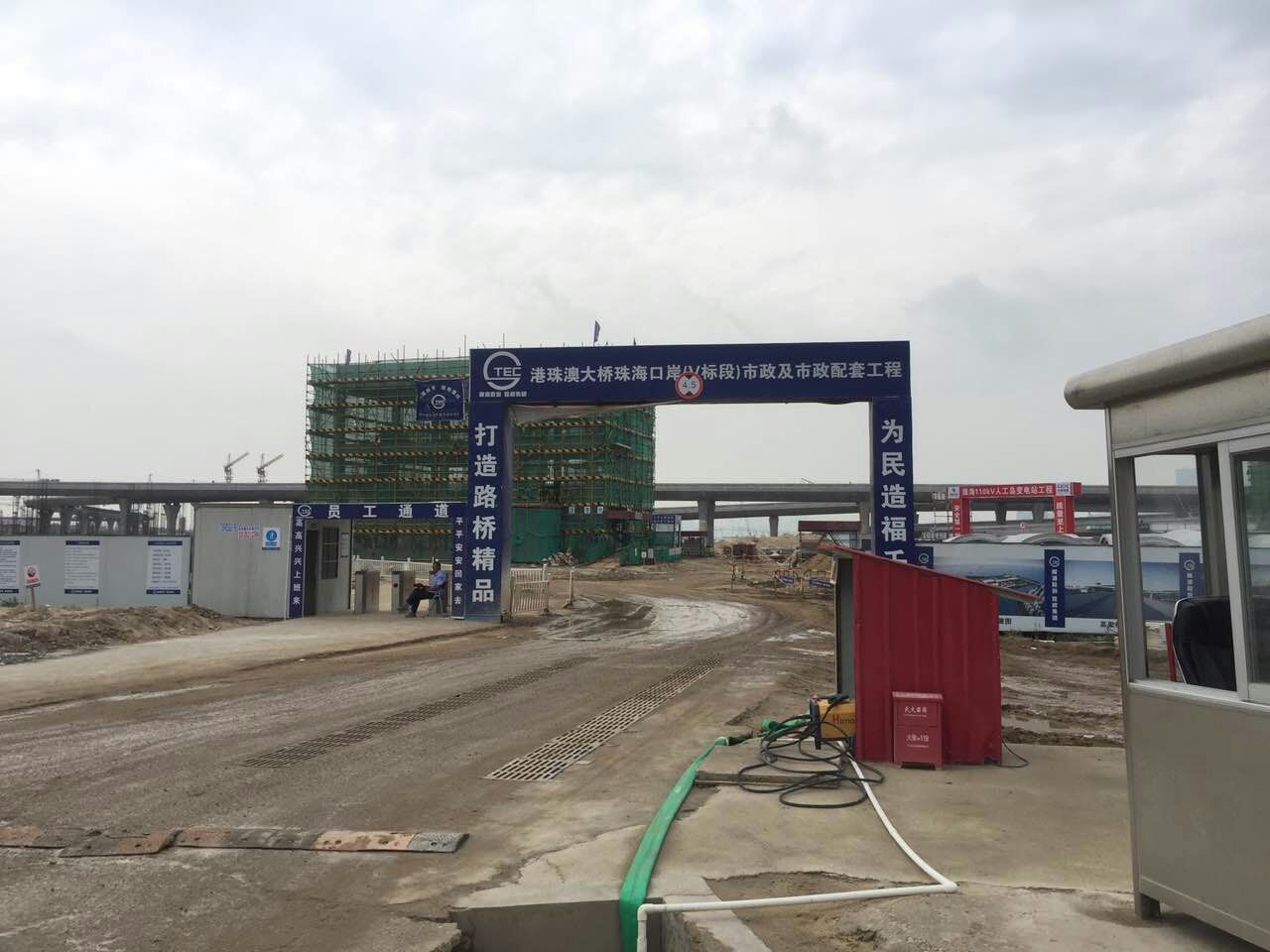 湛江市调顺跨海大桥项目使用艺佰涂道桥聚合物改性沥青涂料PBI型