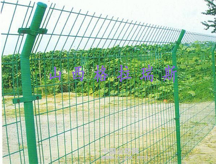 双边丝护栏网厂家供应高速公路、护栏网隔离栅现货、圈地护栏网批发