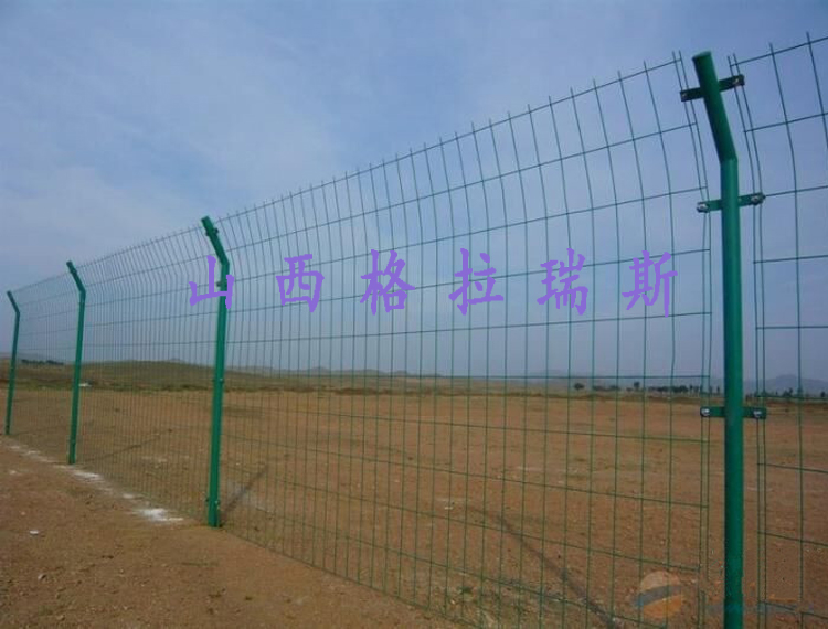 高速公路隔离栅护栏网 批发包塑铁丝果园双边丝护栏网