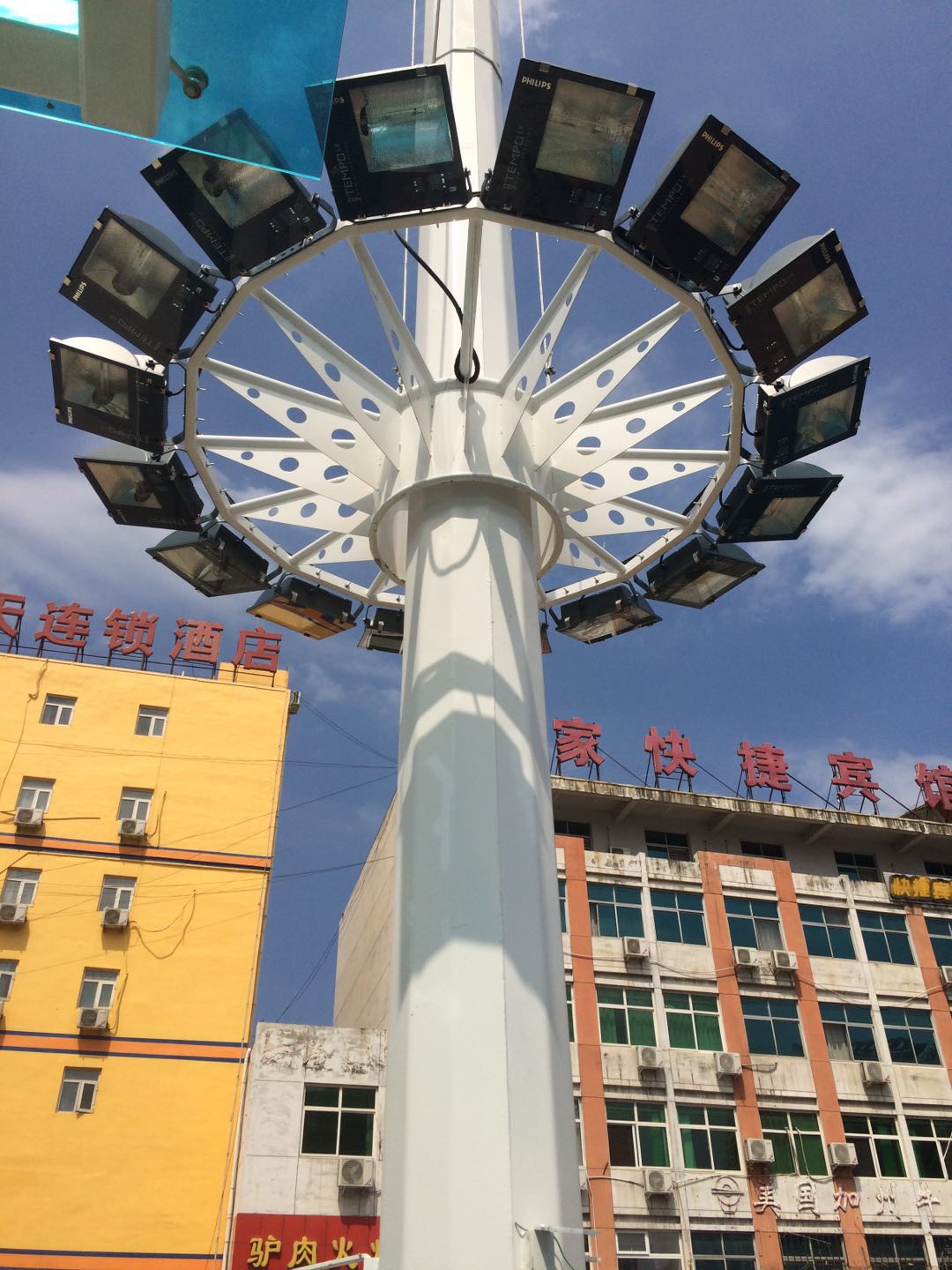 广场使用的高杆灯总高20米 保定灯杆厂报价