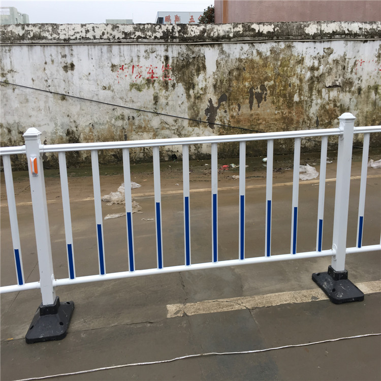 可定制**交通护栏城市道路护栏供应 公路隔离安全围栏批发
