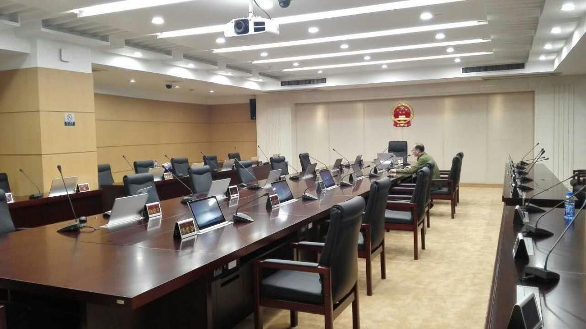 深圳电子桌牌供应商 成员之一无纸化会议体统提供商