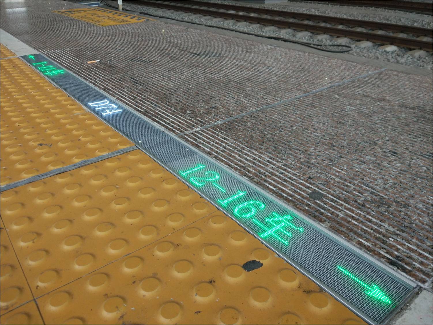 奇辉 铁路地面显示系统 LED全彩显示 **屏 地面显示车次 车厢 车号