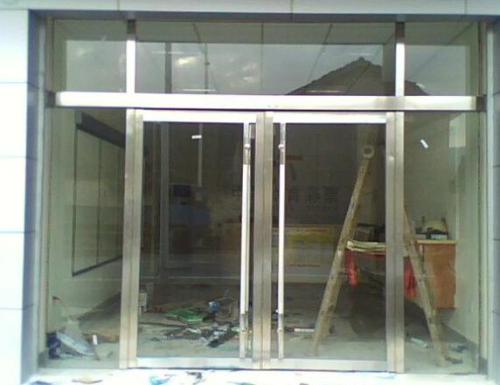 三洲维修玻璃门，伦教维修玻璃门，专业技术员
