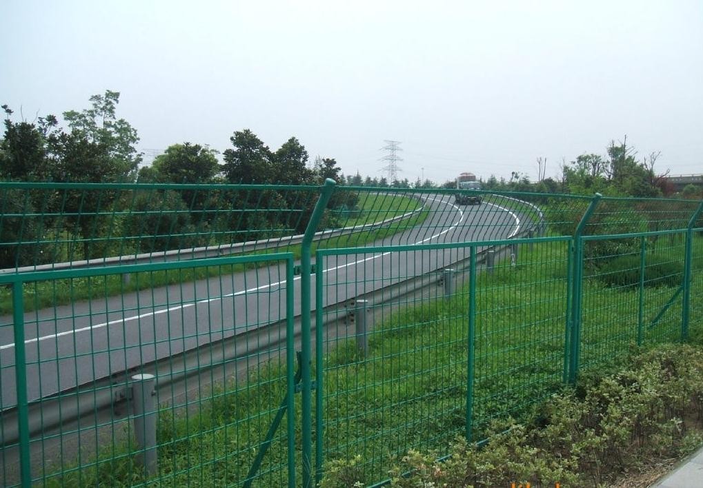 信州区道路隔离网防护围栏网 德兴市围栏网款式 可定制