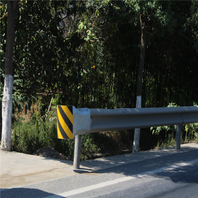 浙江杭州双波形护栏板国标高速公路两边河渠山路镀锌喷塑防护栏板
