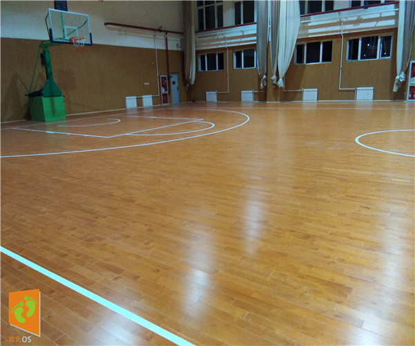 新疆乌鲁木齐室内篮球馆地板