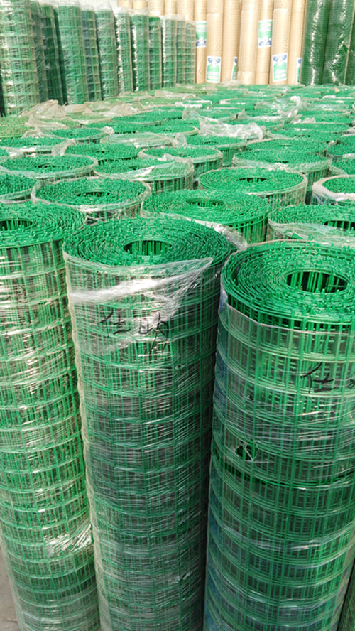养殖铁丝网围栏厂家直销价格较低 安平宝宏