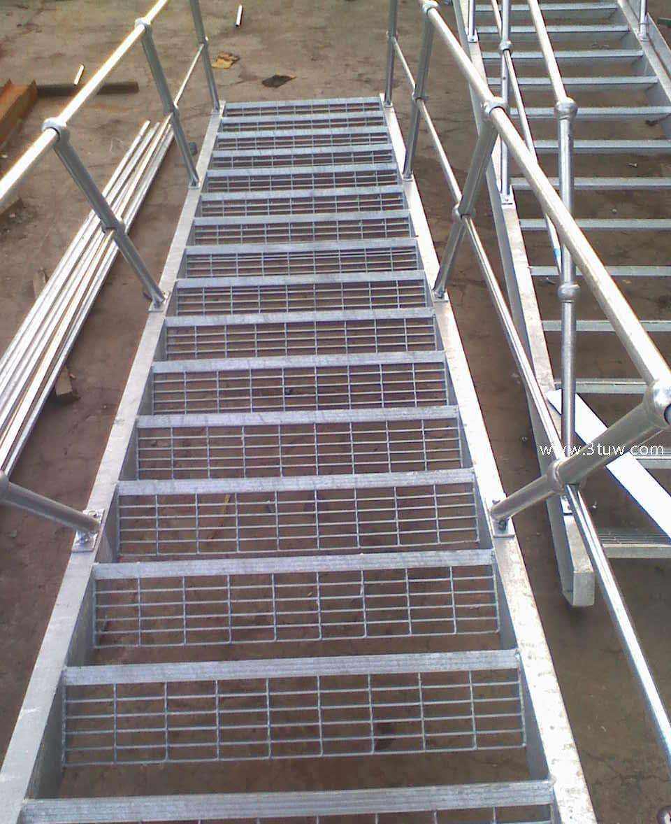 厂家直销楼梯防滑踏步板 304不锈钢格栅板 通风平台踏步板