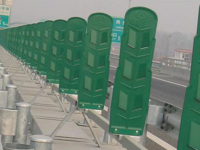 四川波形护栏板厂家：高速公路护栏板的功能