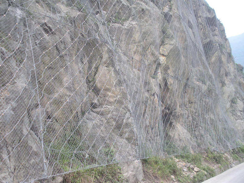 钢丝绳边坡保护网安装
