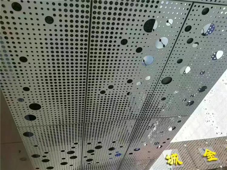 粉末喷涂冲孔铝单板幕墙