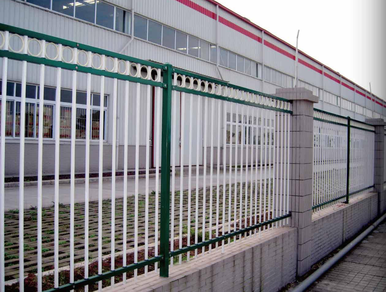 深圳福田区学校外墙护栏围墙护栏价格一米锌钢护栏价格一米
