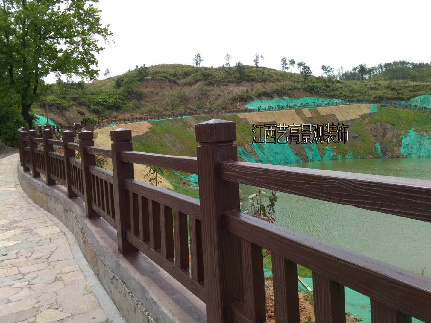 广东仿木栏杆成为环保水泥艺术品，广东景观仿木护栏美到认不出