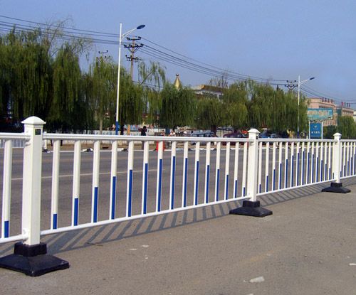 供应衡水品质好的京式交通护栏——江苏京式道交通护栏网